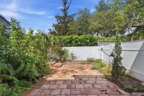 Townhouse in Tampa, Florida 2 bedrooms, 135.82 sq.m. № 2350034 - photo 30