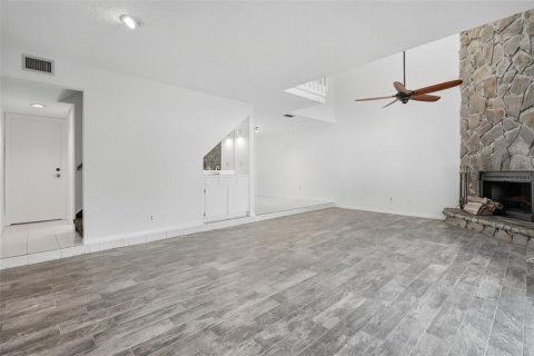 Townhouse in Tampa, Florida 2 bedrooms, 135.82 sq.m. № 2350034 - photo 16