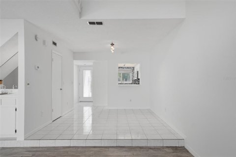 Townhouse in Tampa, Florida 2 bedrooms, 135.82 sq.m. № 2350034 - photo 12