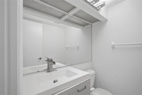 Townhouse in Tampa, Florida 2 bedrooms, 135.82 sq.m. № 2350034 - photo 17