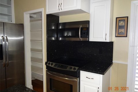 Condo in Orlando, Florida, 2 bedrooms  № 1819624 - photo 24