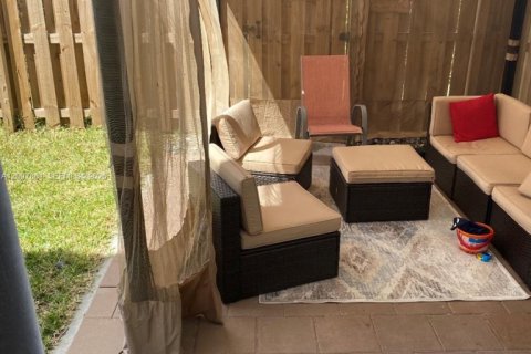Townhouse in Homestead, Florida 3 bedrooms, 124.02 sq.m. № 2071207 - photo 10