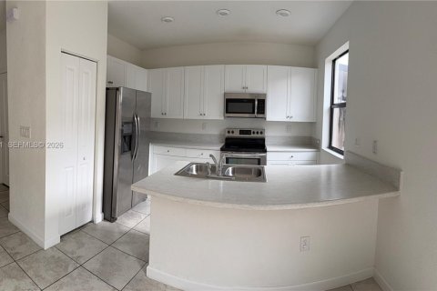 Townhouse in Homestead, Florida 3 bedrooms, 124.02 sq.m. № 2071207 - photo 4