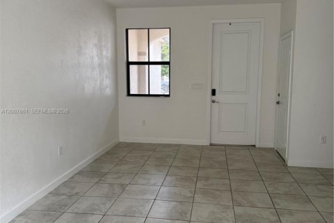 Townhouse in Homestead, Florida 3 bedrooms, 124.02 sq.m. № 2071207 - photo 2