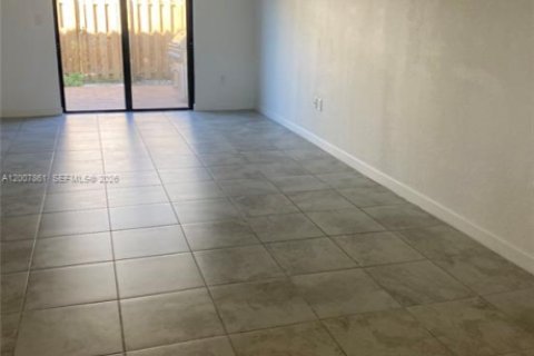 Townhouse in Homestead, Florida 3 bedrooms, 124.02 sq.m. № 2071207 - photo 3