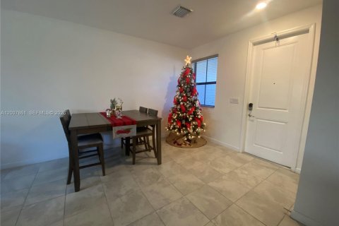 Townhouse in Homestead, Florida 3 bedrooms, 124.02 sq.m. № 2071207 - photo 11