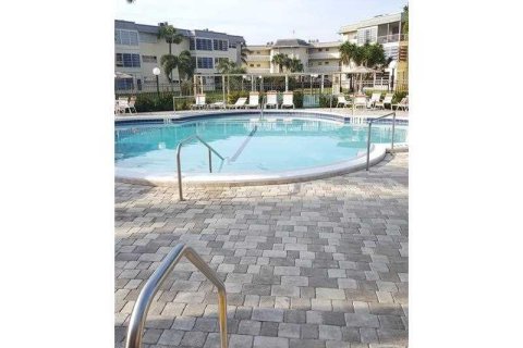 Condo in Lauderhill, Florida, 1 bedroom  № 945546 - photo 1