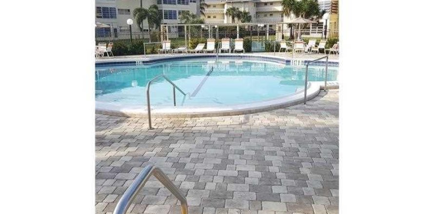 Condo in Lauderhill, Florida, 1 bedroom  № 945546