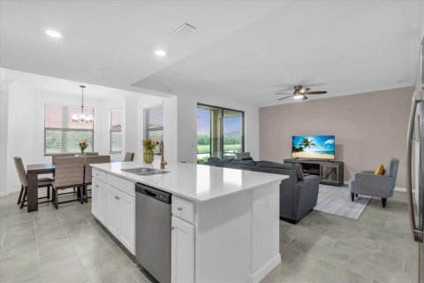 Condo in Bradenton, Florida, 2 bedrooms № 2113118 - photo 13