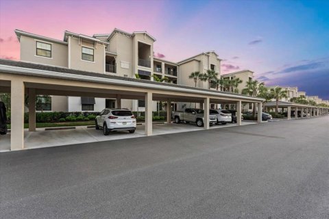 Condo in Bradenton, Florida, 2 bedrooms № 2113118 - photo 21