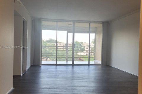 Condo in Davie, Florida, 2 bedrooms № 1761017 - photo 2