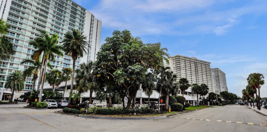 Condominio en Sunny Isles Beach, Florida, 1 dormitorio № 891924