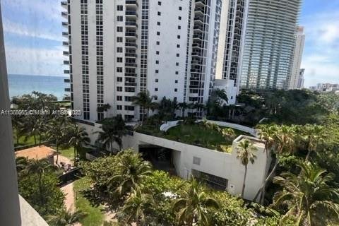 Estudio en el Condominio en Sunny Isles Beach, Florida  № 2077086
