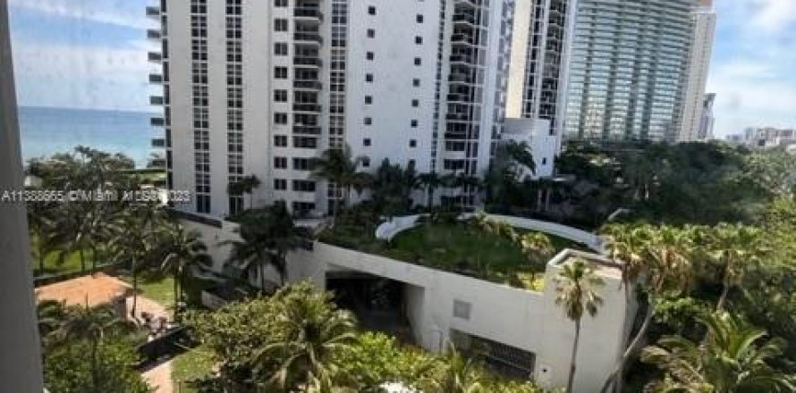 Estudio en el Condominio en Sunny Isles Beach, Florida  № 2077086