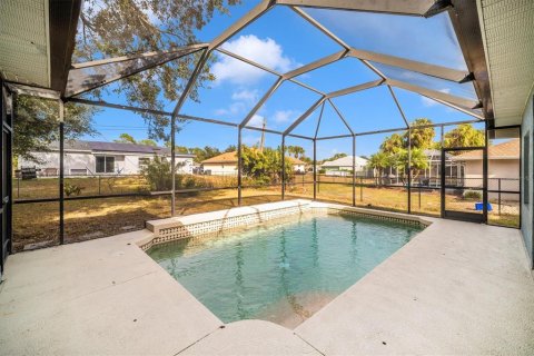 Villa ou maison à louer à North Port, Floride: 3 chambres, 168.9 m2 № 2386545 - photo 2
