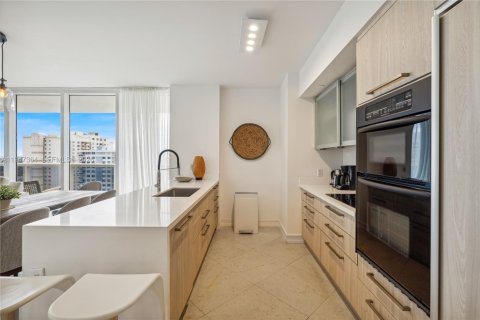 Condo in Hallandale Beach, Florida, 2 bedrooms  № 2052792 - photo 5