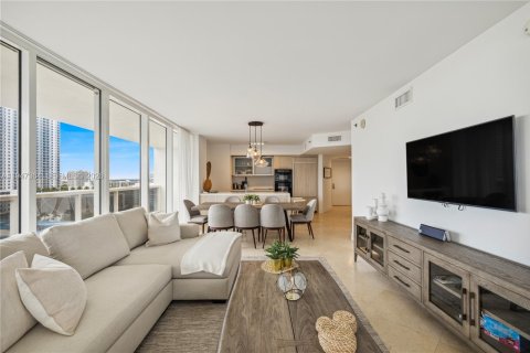 Condo in Hallandale Beach, Florida, 2 bedrooms  № 2052792 - photo 9