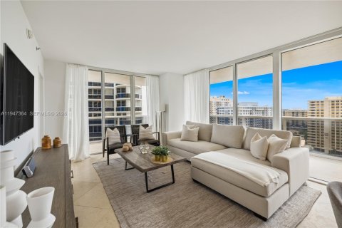 Condo in Hallandale Beach, Florida, 2 bedrooms  № 2052792 - photo 11