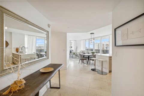 Condo in Hallandale Beach, Florida, 2 bedrooms  № 2052792 - photo 2