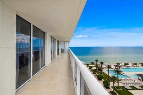 Condo in Hallandale Beach, Florida, 2 bedrooms  № 2052792