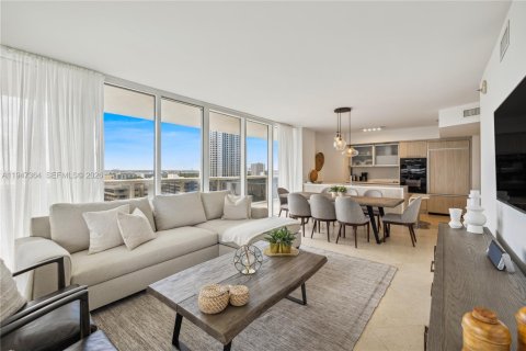 Condo in Hallandale Beach, Florida, 2 bedrooms  № 2052792 - photo 10