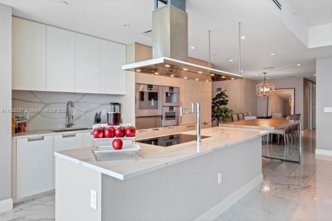 Condo in Sunny Isles Beach, Florida, 3 bedrooms  № 1808993 - photo 6