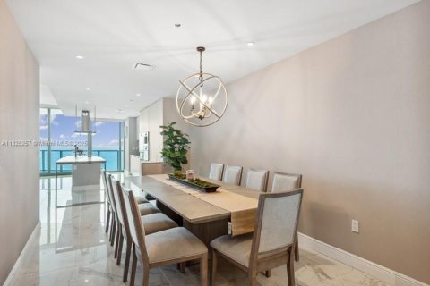 Condo in Sunny Isles Beach, Florida, 3 bedrooms  № 1808993 - photo 9