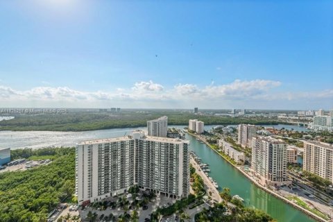 Condo in Sunny Isles Beach, Florida, 3 bedrooms  № 1808993 - photo 23