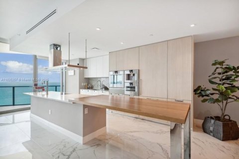 Condo in Sunny Isles Beach, Florida, 3 bedrooms  № 1808993 - photo 5