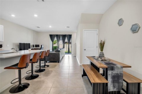 Townhouse in Land O' Lakes, Florida 3 bedrooms, 155.43 sq.m. № 2106124 - photo 6