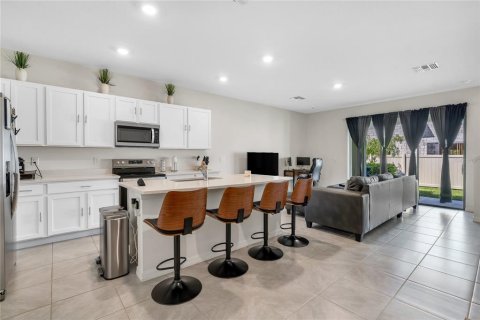 Townhouse in Land O' Lakes, Florida 3 bedrooms, 155.43 sq.m. № 2106124 - photo 9
