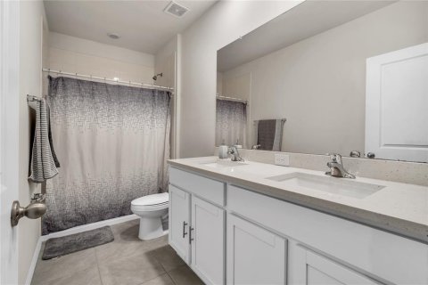 Townhouse in Land O' Lakes, Florida 3 bedrooms, 155.43 sq.m. № 2106124 - photo 17
