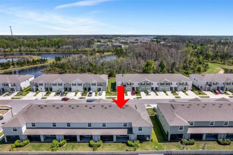 Townhouse in Land O' Lakes, Florida 3 bedrooms, 155.43 sq.m. № 2106124 - photo 27