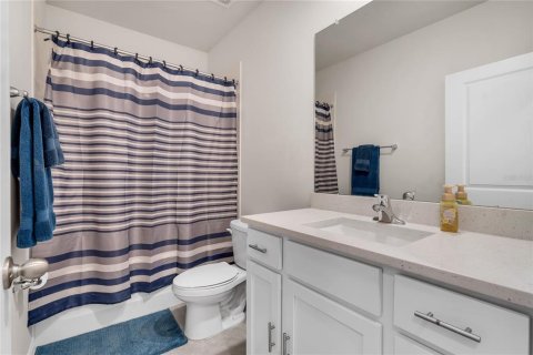 Townhouse in Land O' Lakes, Florida 3 bedrooms, 155.43 sq.m. № 2106124 - photo 22