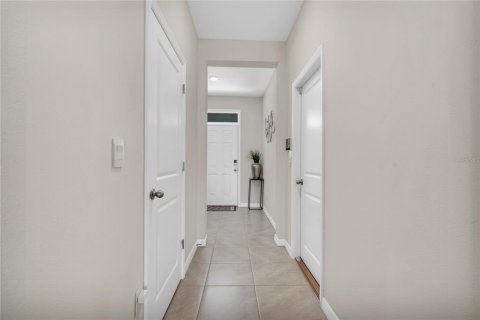 Townhouse in Land O' Lakes, Florida 3 bedrooms, 155.43 sq.m. № 2106124 - photo 4