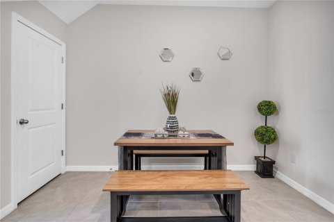 Townhouse in Land O' Lakes, Florida 3 bedrooms, 155.43 sq.m. № 2106124 - photo 8
