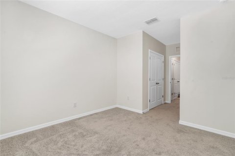 Townhouse in Land O' Lakes, Florida 3 bedrooms, 155.43 sq.m. № 2106124 - photo 21