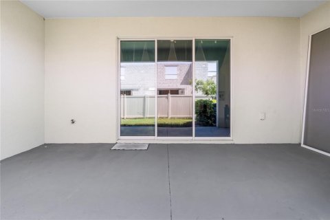 Townhouse in Land O' Lakes, Florida 3 bedrooms, 155.43 sq.m. № 2106124 - photo 24
