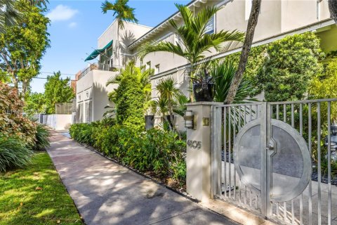 Villa ou maison à vendre à Miami Beach, Floride: 4 chambres, 351.45 m2 № 2059991 - photo 2