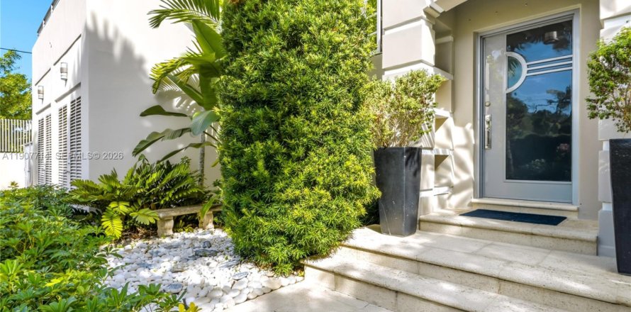 Villa ou maison à Miami Beach, Floride 4 chambres, 351.45 m2 № 2059991