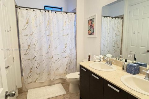 Touwnhouse à vendre à Doral, Floride: 4 chambres, 226.5 m2 № 1959702 - photo 6