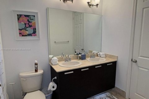 Touwnhouse à vendre à Doral, Floride: 4 chambres, 226.5 m2 № 1959702 - photo 24