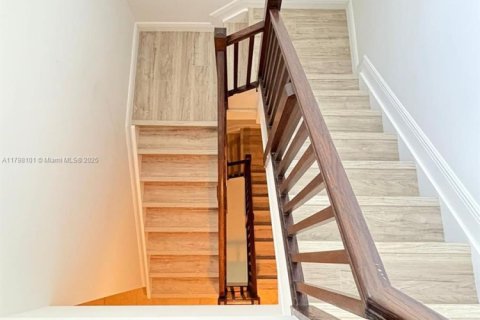Touwnhouse à vendre à Doral, Floride: 4 chambres, 226.5 m2 № 1959702 - photo 9