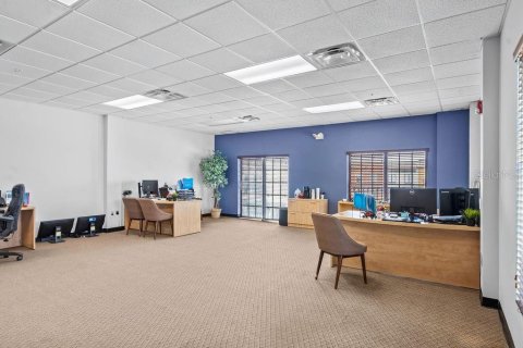 Immobilier commercial à louer à Orlando, Floride: 78.97 m2 № 1843942 - photo 3