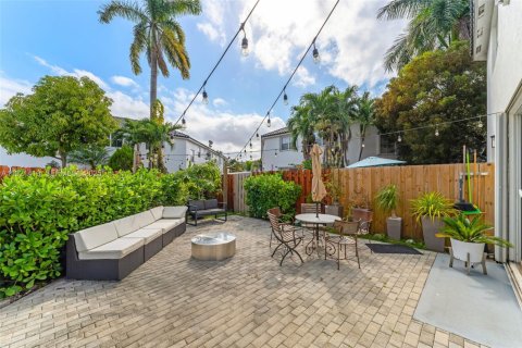 Townhouse in Doral, Florida 4 bedrooms, 164.99 sq.m. № 2039474 - photo 26