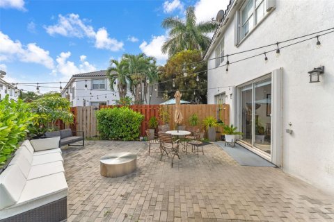 Townhouse in Doral, Florida 4 bedrooms, 164.99 sq.m. № 2039474 - photo 25