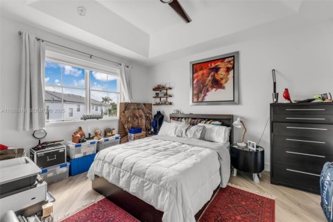 Townhouse in Doral, Florida 4 bedrooms, 164.99 sq.m. № 2039474 - photo 16