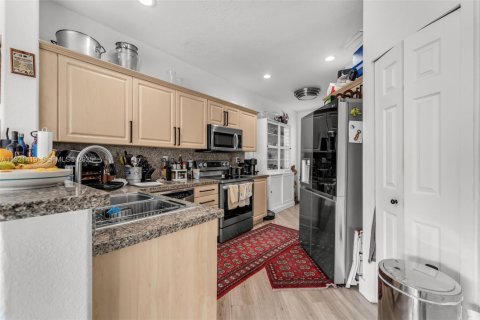 Townhouse in Doral, Florida 4 bedrooms, 164.99 sq.m. № 2039474 - photo 8