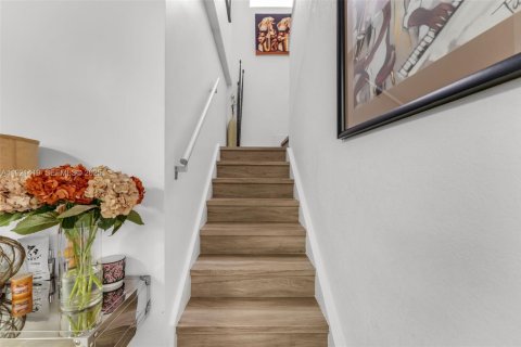 Townhouse in Doral, Florida 4 bedrooms, 164.99 sq.m. № 2039474 - photo 6