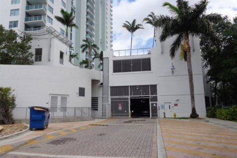 Condo in Sunrise, Florida, 3 bedrooms  № 1155795 - photo 1